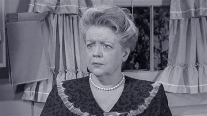 Aunt Bee & Clara // Episode The Bed Jacket 70s Tv Shows, Old Shows