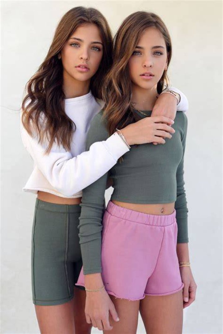 Ava & Leah Clements in 2023 Twin models, Latest pics, Leah