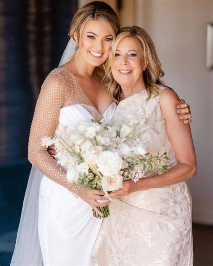 CBS Anchor Amanda Balionis Wedding Photos With Husband Bryn Renner
