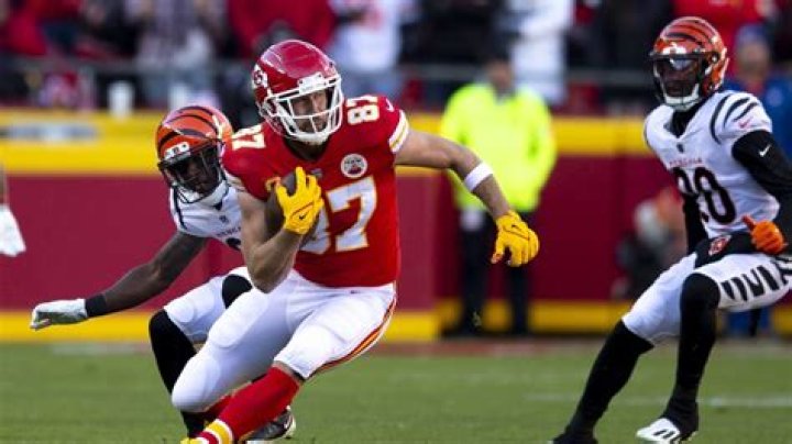 Chiefs TE Travis Kelce's quarterback dreams died after HS