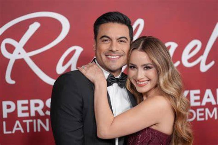 Cynthia Rodríguez y Carlos Rivera comparten una foto de León, su hijo