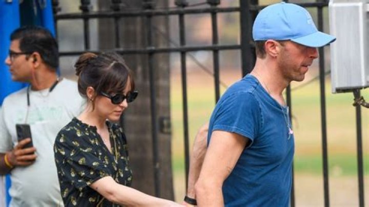 Dakota Johnson & Chris Martin rusler rundt på Mallorca på ferie bilder