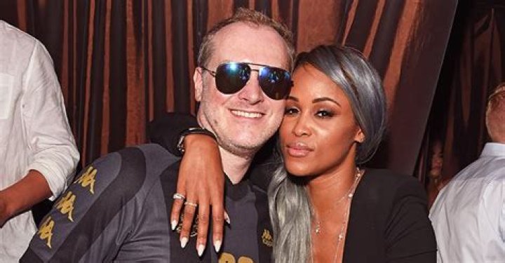 Eve & Her Millionaire Husband Pose in the Pool in New Vacation Photos