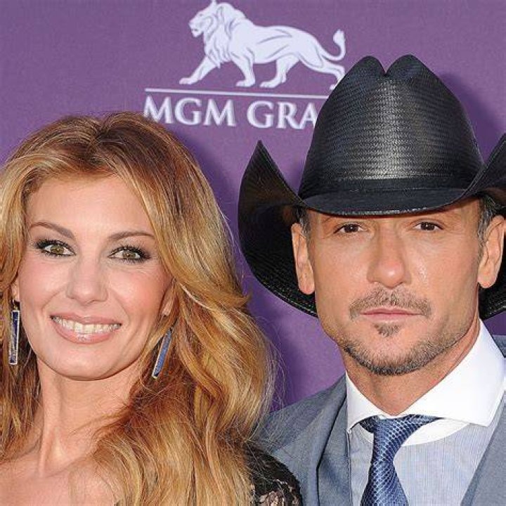Faith Hill steps out with stunning teen daughter