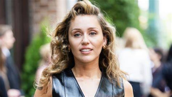 How Miley Cyrus Changed Her Lyrics to Honor Michael Jackson