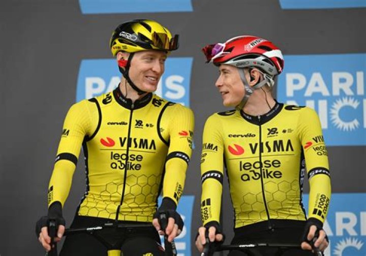 How tall is Jonas Vingegaard? How much does Jonas Vingegaard weigh?
