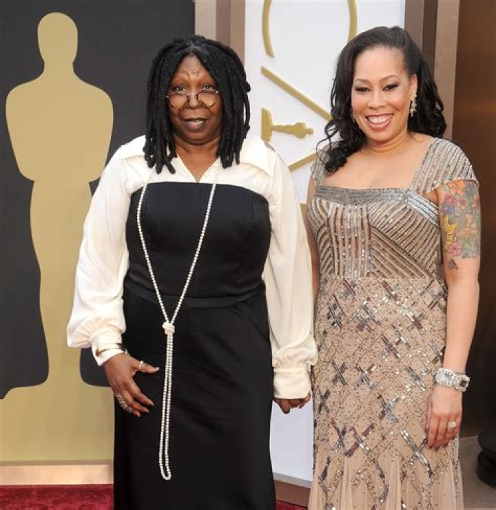 Is Whoopi Goldberg Married Or Is She Single? Magzica