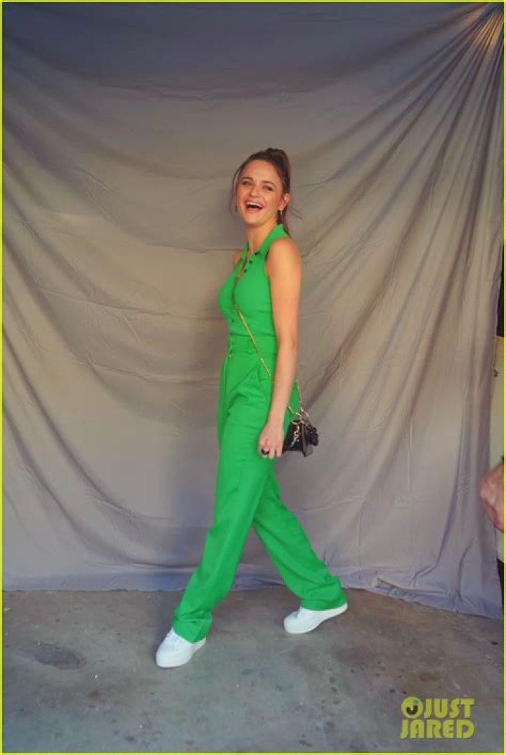 Joey King Working On Secret Project With Sister Hunter King! Hunter