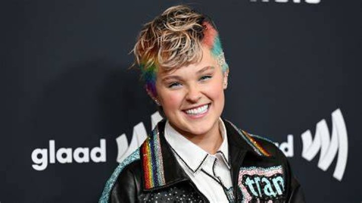 JoJo Siwa Reveals “Bald Spot” and Stress Rash From Dance Moms
