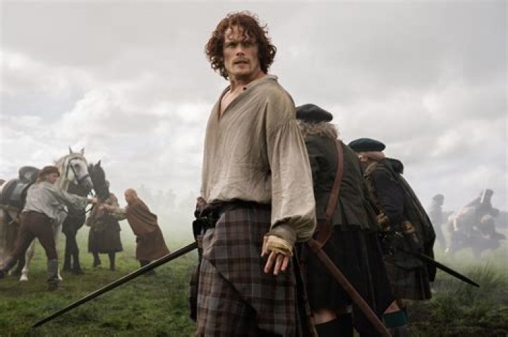 Outlander fans go wild as Sam Heughan creates Tinder profile for Jamie
