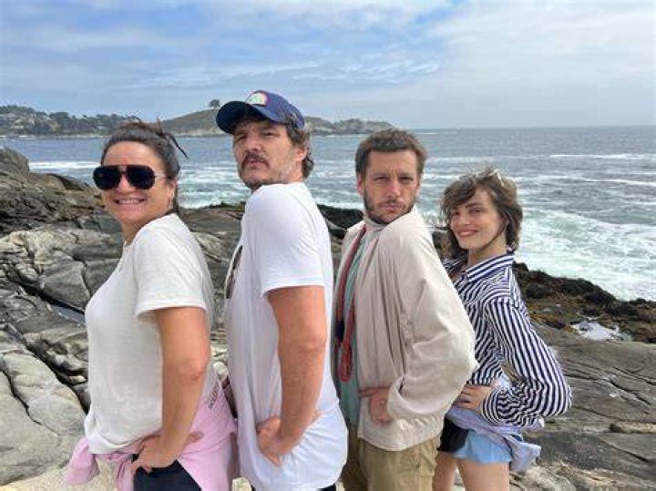 Pedro Pascal with his family! Pedro pascal, Pedro, Celebrity faces