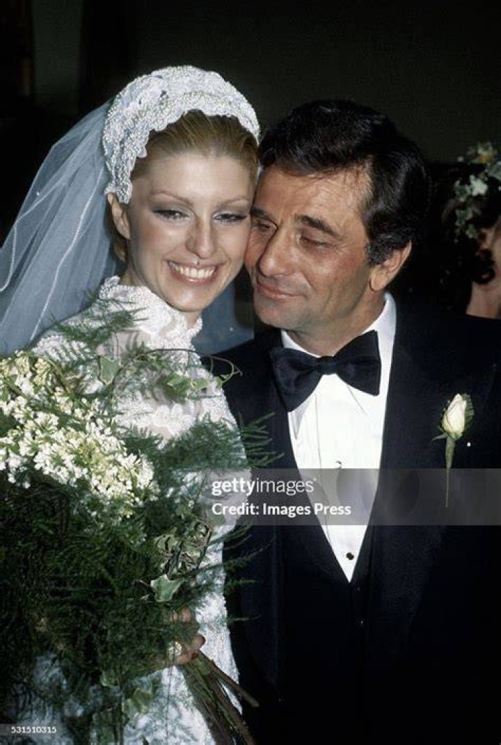 Peter Falk et Shera Danese à leur mariage en 1977 crédit Ralph